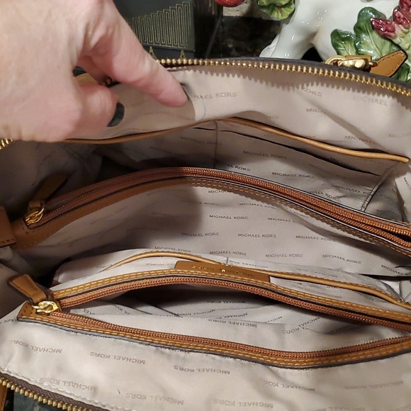 Michael Kors Riley Bag - Picture 9 of 12